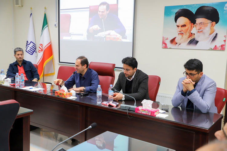 جلسه شرکتهای دانش بنیان، اساتید و مدیران هستههای کارآفرینی دانشگاه با مدیر عامل شرکت دانش بنیان بهیار صنعت سپاهان