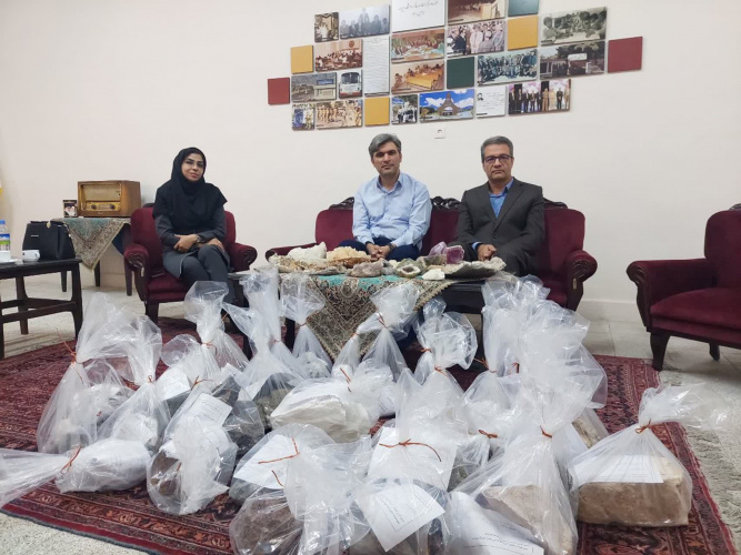 اهدا مجموعههای ارزشمند سنگ و کانی به موزه دانشگاه؛ گامی در غنای میراث علمی
